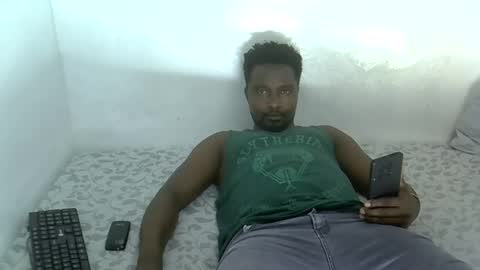 Snapshot of cutee_daddy chatting on 11.01.25 daddy online show from 11.01.25