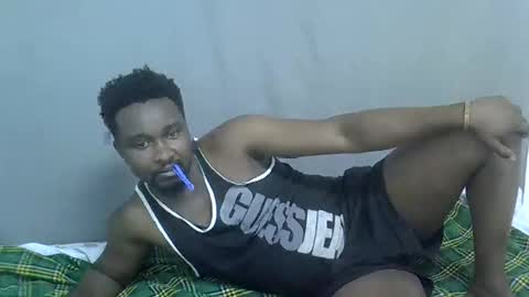 Snapshot of cutee_daddy chatting on 11.02.25 daddy online show from 11.02.25