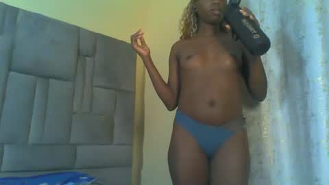 Snapshot of cuteebony16 chatting on 06.18.26 tawi online show from 06.18.26