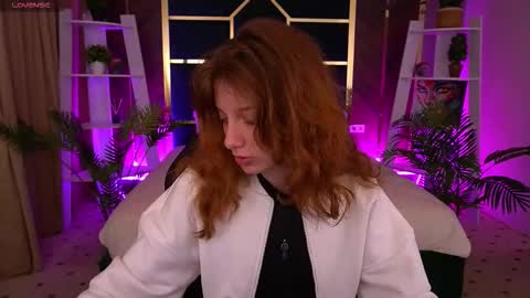 Snapshot of cuteefoxy chatting on 10.21.25 Foxy online show from 10.21.25