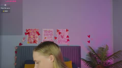 Snapshot of cutefever chatting on 06.14.26 Amyy online show from 06.14.26