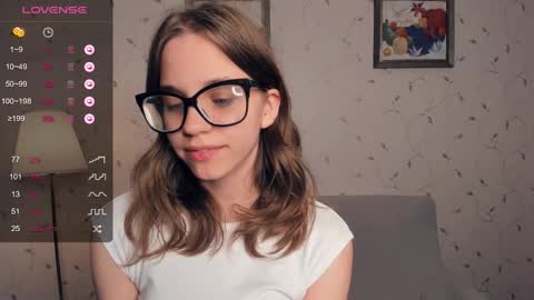 Snapshot of cutefluffy chatting on 09.10.25 Melisa online show from 09.10.25