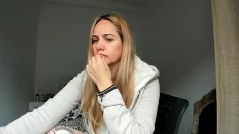 Snapshot of cutehana chatting on 10.02.25 MADY online show from 10.02.25