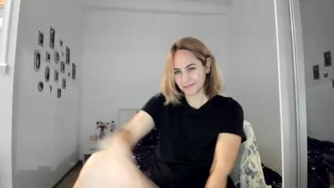 Snapshot of cutehana chatting on 10.20.25 MADY online show from 10.20.25