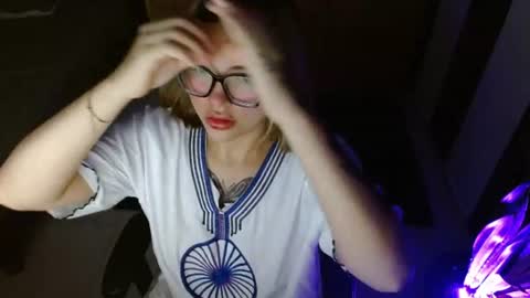 Snapshot of cuteisabella_a chatting on 06.20.26 isabella online show from 06.20.26