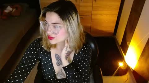 Snapshot of cuteisabella_a chatting on 07.16.26 isabella online show from 07.16.26