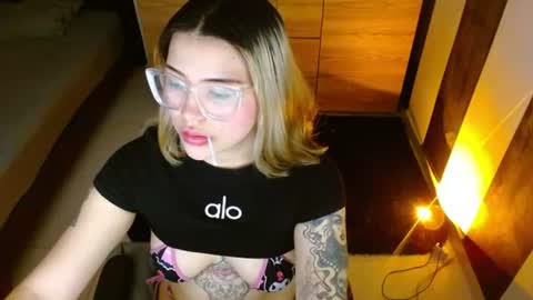 Snapshot of cuteisabella_a chatting on 07.17.26 isabella online show from 07.17.26