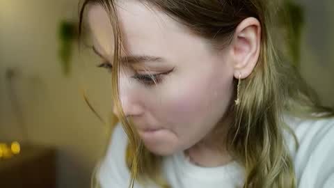 Mary online show from 12.04.25