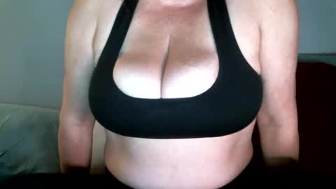 CuteNlil online show from 01.18.25