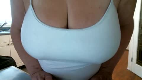 CuteNlil online show from 01.30.25