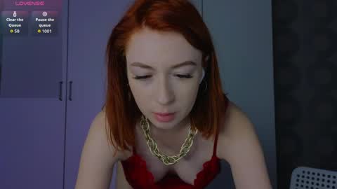Snapshot of cuteroxyfoxyy chatting on 06.06.26 Roxy online show from 06.06.26