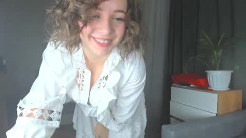 Snapshot of cutesmile_sharon chatting on 12.19.24 cutesmile sharon online show from 12.19.24