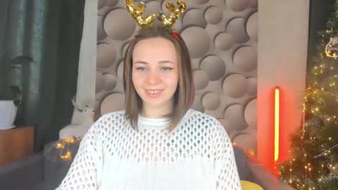 Snapshot of cutesmile_sharon chatting on 12.23.24 cutesmile sharon online show from 12.23.24