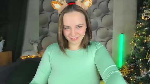 Snapshot of cutesmile_sharon chatting on 12.30.24 cutesmile sharon online show from 12.30.24