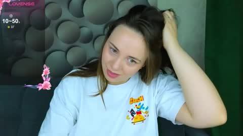 Snapshot of cutesmile_sharon chatting on 10.10.25 cutesmile sharon online show from 10.10.25