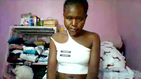 Snapshot of cutezola chatting on 09.20.25 cutezola online show from 09.20.25