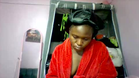 Snapshot of cutezola chatting on 10.30.25 cutezola online show from 10.30.25