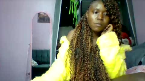 Snapshot of cutezola chatting on 11.01.25 cutezola online show from 11.01.25