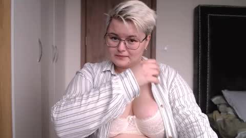 Sophie  Lilith online show from 11.18.25