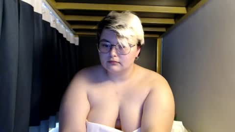 Snapshot of cutie_florence chatting on 04.25.26 Sophie Lilith online show from 04.25.26