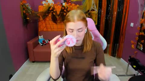 Snapshot of cutie_maniac chatting on 10.21.25 Lina online show from 10.21.25