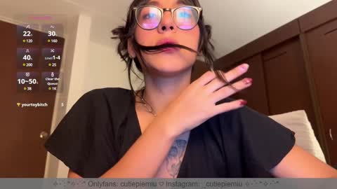 Snapshot of cutiepiemiu chatting on 01.11.25 cutiepiemiu - online show from 01.11.25