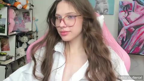Rori  Instagram cutierori  online show from 02.26.25
