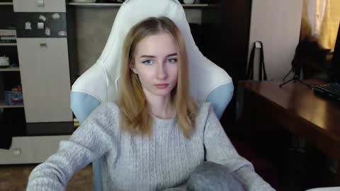 Snapshot of cutti_crystal chatting on 10.11.25 Cutti Crystal online show from 10.11.25