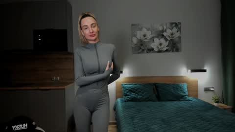 CuttieChloe online show from 12.11.24