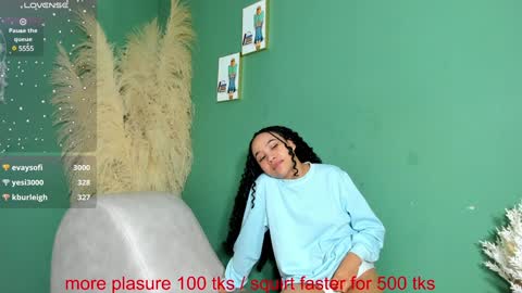 Snapshot of cyanide_candys chatting on 12.17.24 Mood Candy. MY TEAM Sammy Chloe Surthy and Litzy online show from 12.17.24