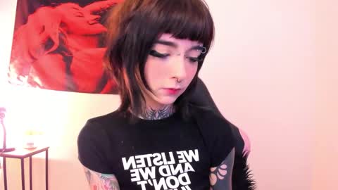 cel I am independent Help me reach 200 thumbs up uwu online show from 01.10.26