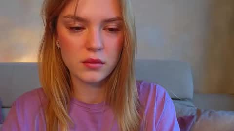 Im Emi streaming with my friend Reyna today online show from 03.18.26