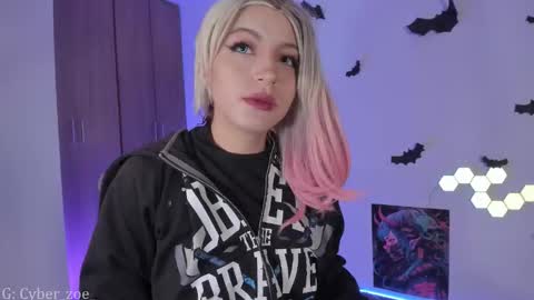 Snapshot of cyberzoe chatting on 10.28.25  cyber zoe   online show from 10.28.25