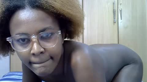 Snapshot of cynazy chatting on 09.18.25 cynazy online show from 09.18.25