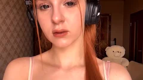 Snapshot of cyndydemyan chatting on 09.14.25 Mia online show from 09.14.25