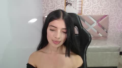 Snapshot of cynthia_ch chatting on 10.18.25 CINTIA ARAUJO online show from 10.18.25