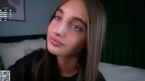 Snapshot of czamabech chatting on 10.19.25 Isabella online show from 10.19.25