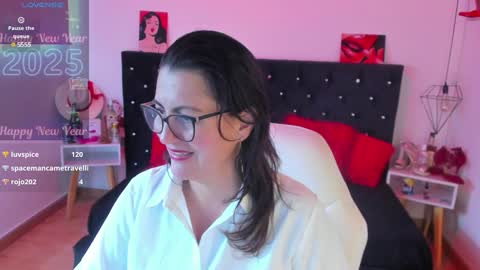 Snapshot of d_martii chatting on 01.05.25 Mia online show from 01.05.25
