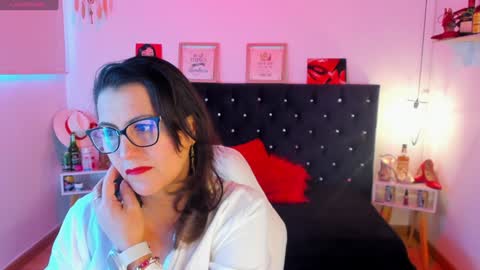 Snapshot of d_martii chatting on 01.07.25 Mia online show from 01.07.25