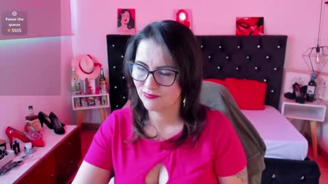 Snapshot of d_martii chatting on 01.13.25 Mia online show from 01.13.25
