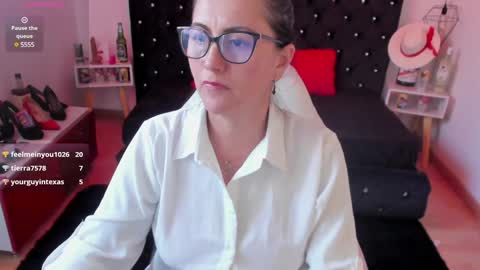 Snapshot of d_martii chatting on 01.14.25 Mia online show from 01.14.25