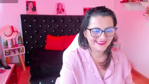 Snapshot of d_martii chatting on 01.15.25 Mia online show from 01.15.25