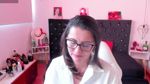 Snapshot of d_martii chatting on 01.16.25 Mia online show from 01.16.25