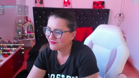 Snapshot of d_martii chatting on 01.20.25 Mia online show from 01.20.25