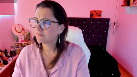 Snapshot of d_martii chatting on 01.27.25 Mia online show from 01.27.25