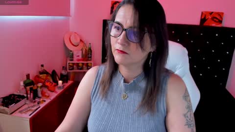 Snapshot of d_martii chatting on 01.28.25 Mia online show from 01.28.25