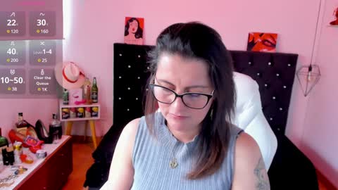 Snapshot of d_martii chatting on 01.28.25 Mia online show from 01.28.25