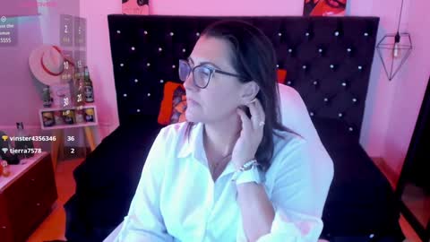Snapshot of d_martii chatting on 01.29.25 Mia online show from 01.29.25
