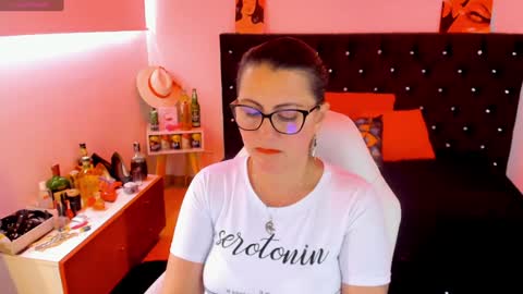 Snapshot of d_martii chatting on 01.31.25 Mia online show from 01.31.25