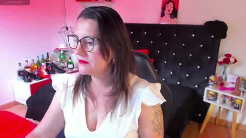 Snapshot of d_martii chatting on 02.07.25 Mia online show from 02.07.25